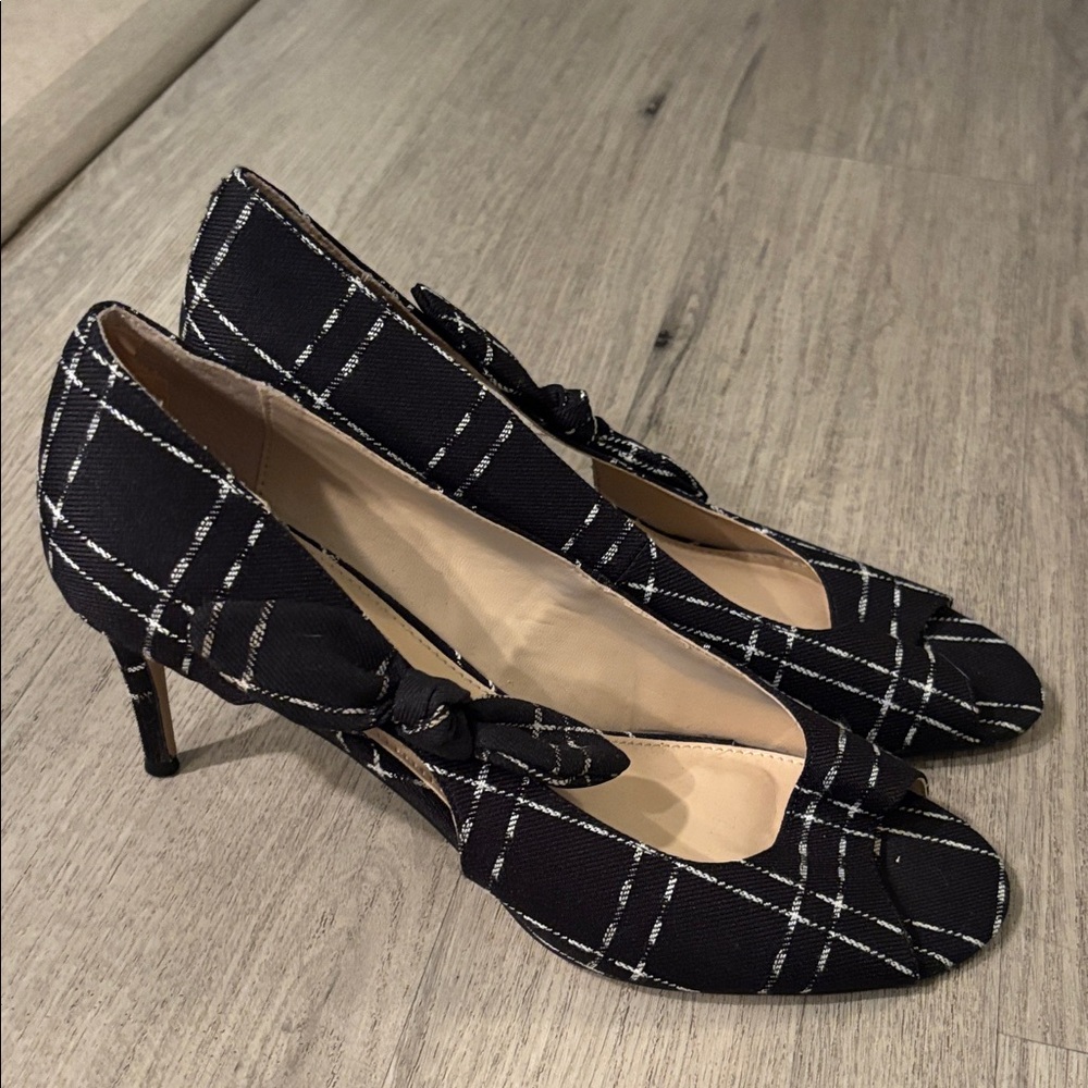 Isaac Mizrahi, black fabric, Pepto high heels size 10